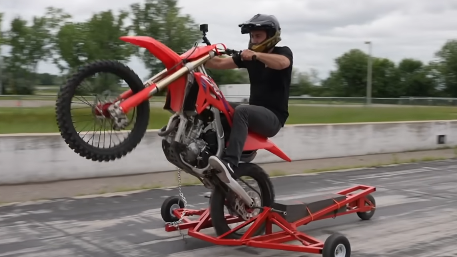Honda CRF450R with wheelie machine. - YouTube/CboysTV